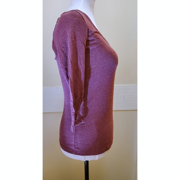 Old Navy T-Shirt - Picture 3 of 12